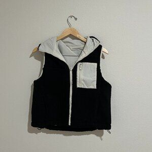 NWT Reversible Sherpa Vest Size M